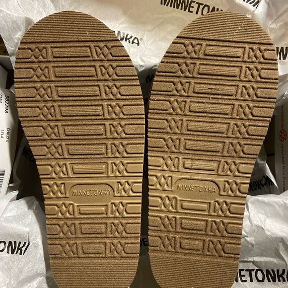 Minnetonka Lyla Girls' Toddler-Youth Slip On Slippers - Picture 4 of 6